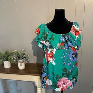 NWOT— Super cute Top for summer 💚🩷